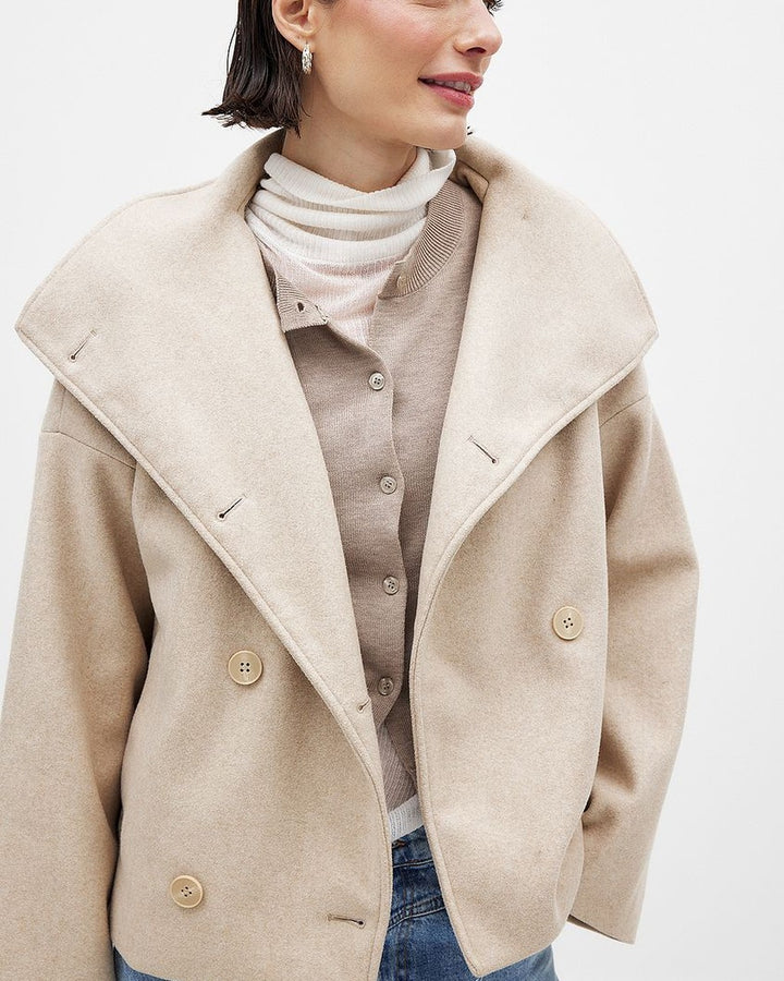 Cappotto Strutturato con Collo Ampio