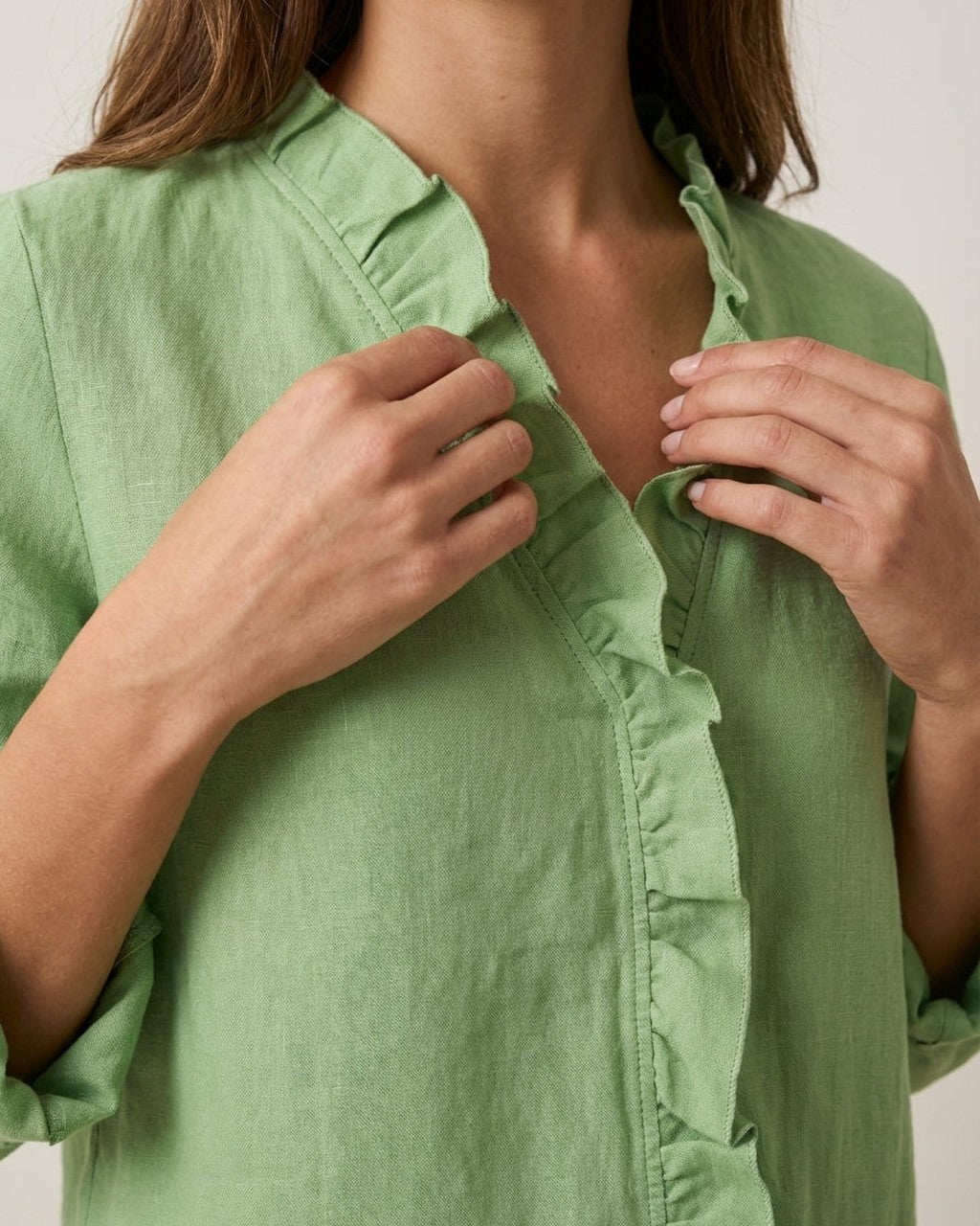 Blusa Elegante con Volant