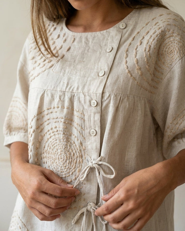 Blusa Ricamata con Chiusura Laterale