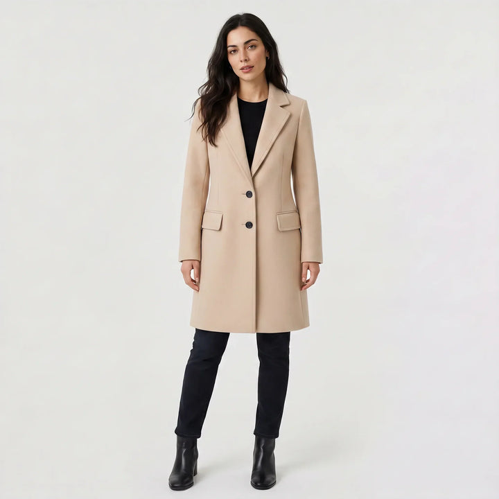 Cappotto Dritto dal Taglio Pulito