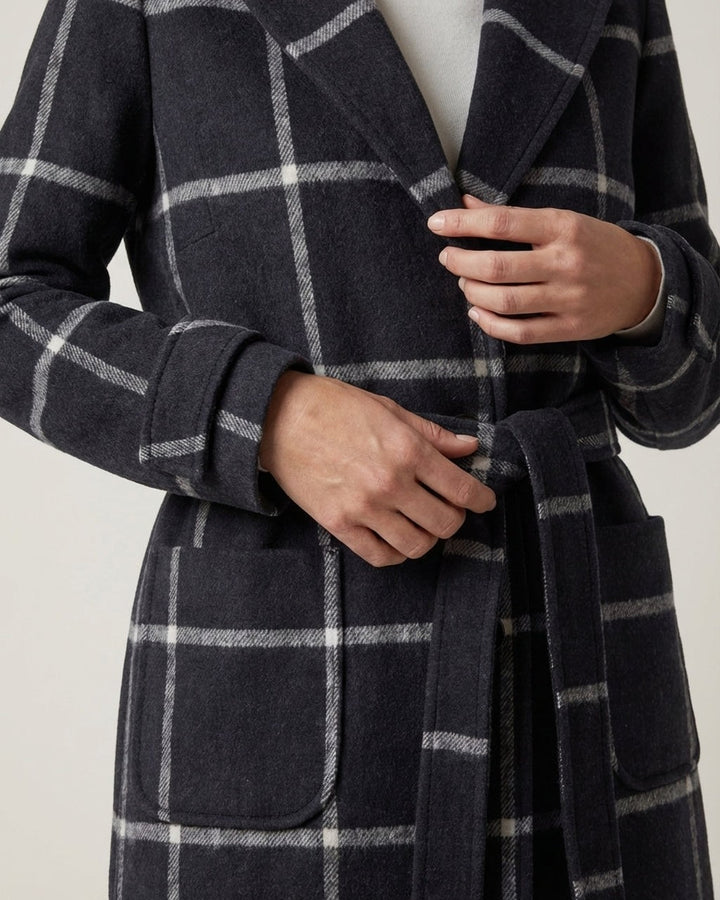Cappotto a Quadri dal Taglio Classico