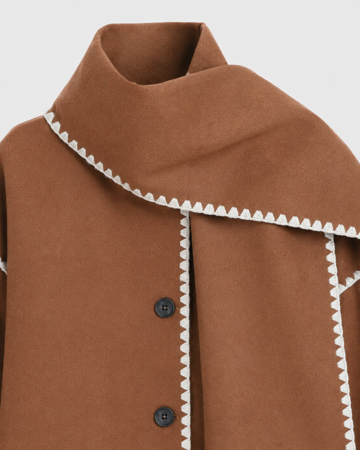 Cappotto con Sciarpa Integrata