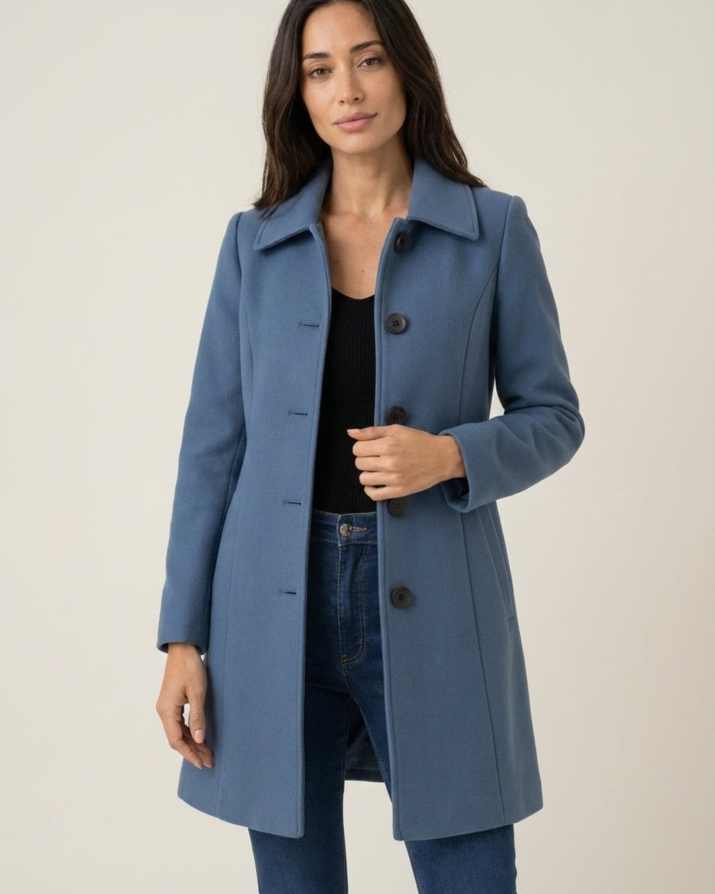 Cappotto Femminile dal Taglio Svasato