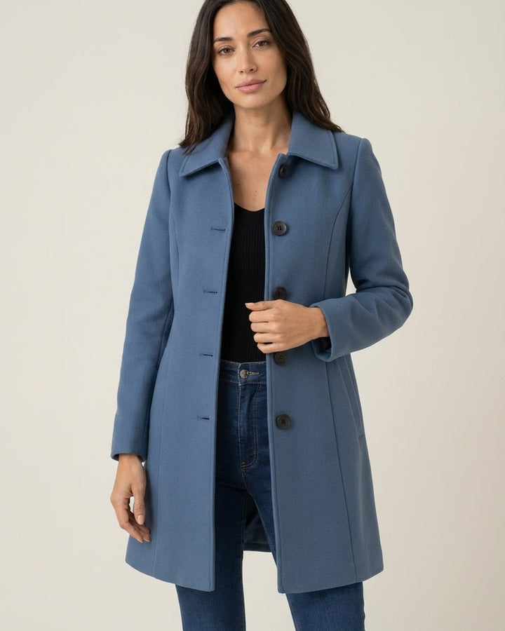 Cappotto Femminile dal Taglio Svasato