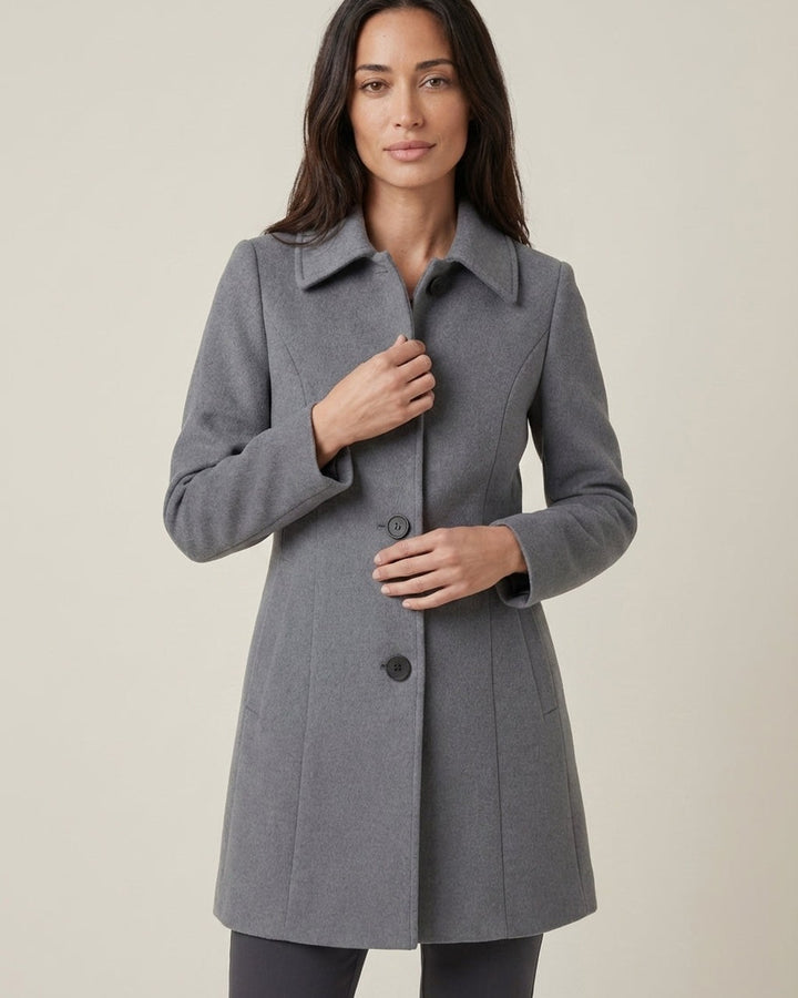 Cappotto Femminile dal Taglio Svasato