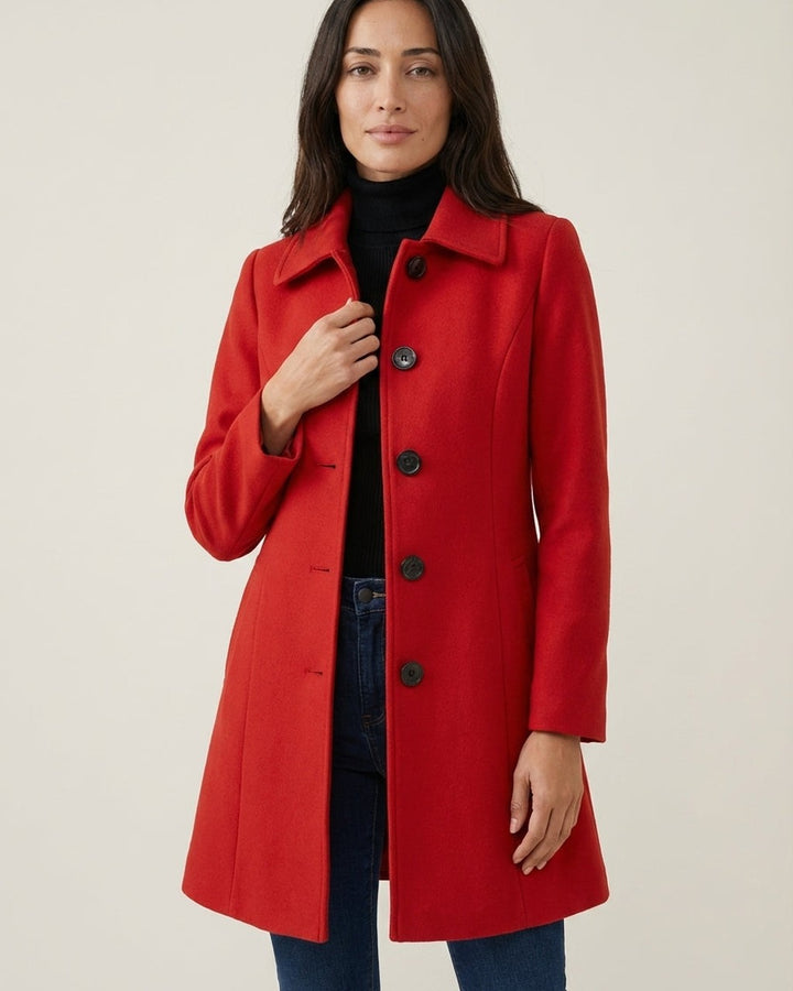 Cappotto Femminile dal Taglio Svasato