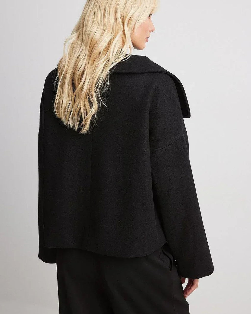 Cappotto Strutturato con Collo Ampio
