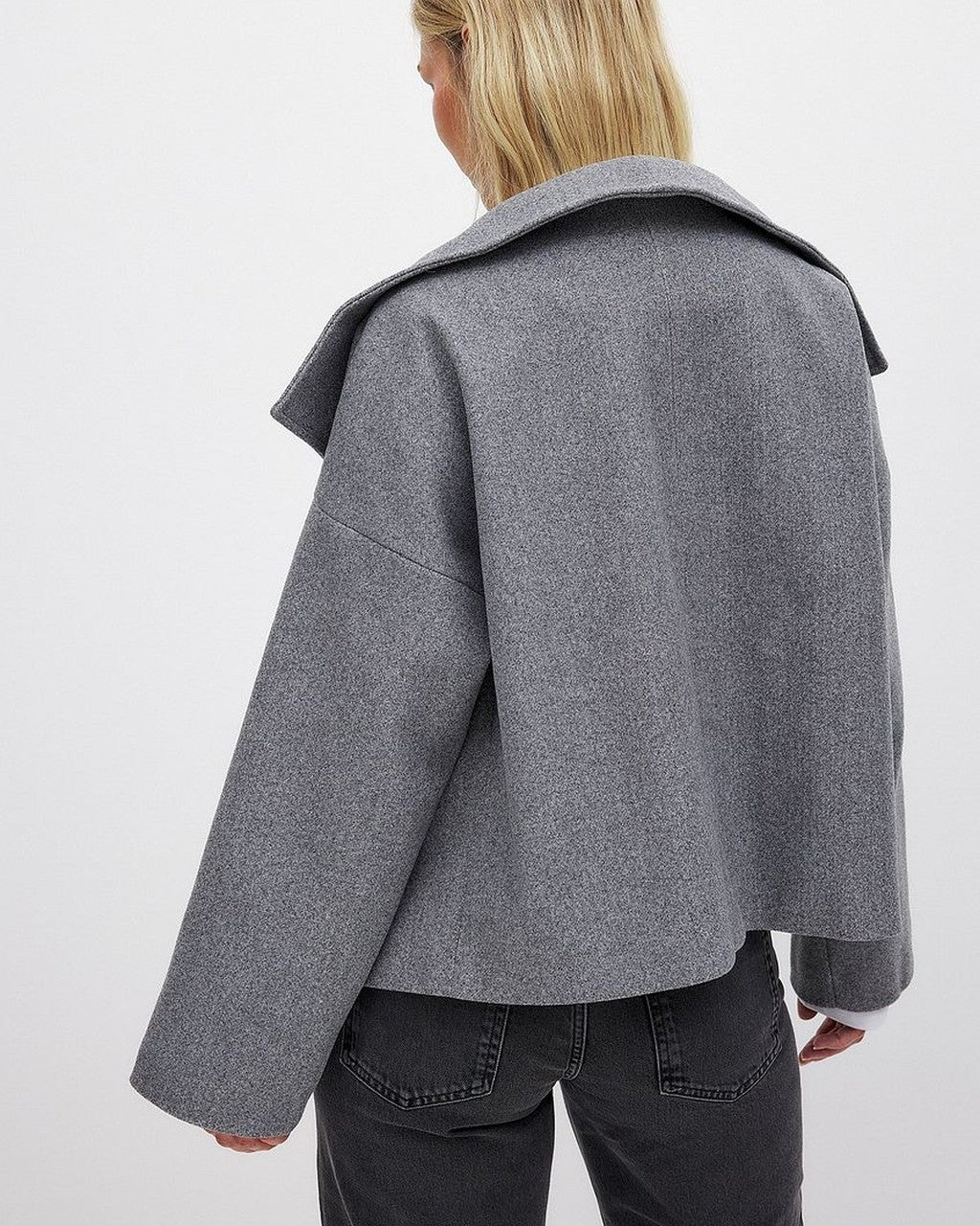 Cappotto Strutturato con Collo Ampio