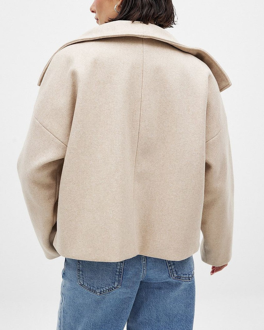 Cappotto Strutturato con Collo Ampio