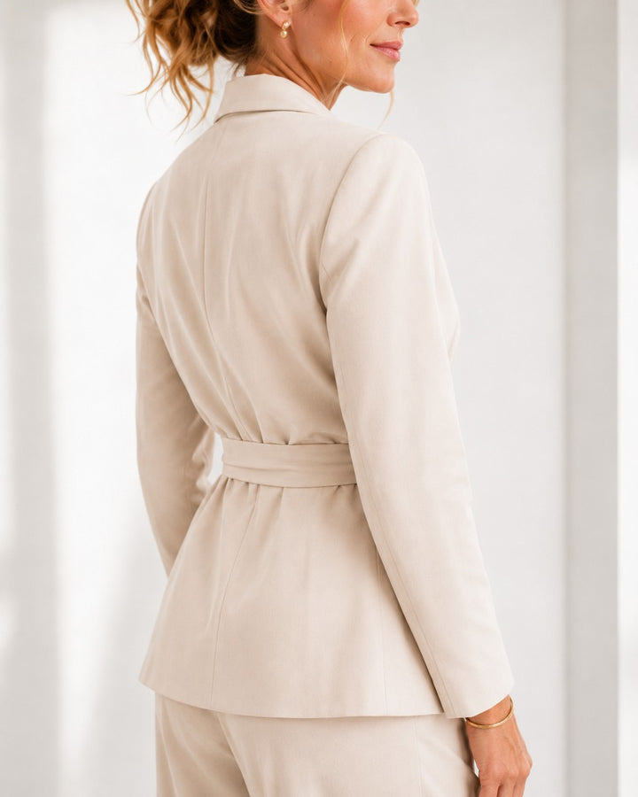 Completo Elegante con Giacca Annodata