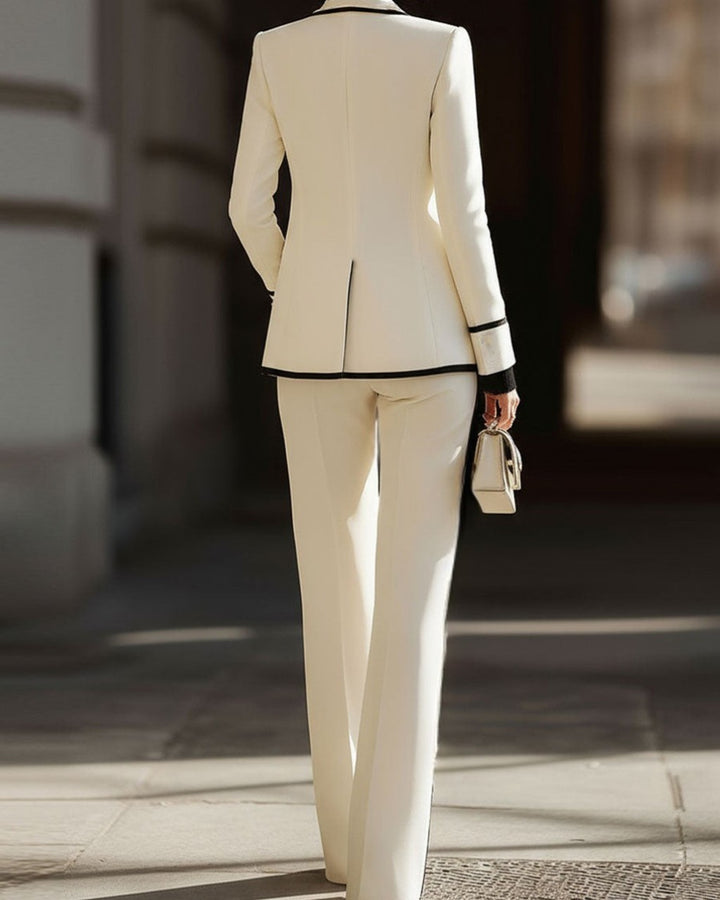 Completo Elegante con Profili a Contrasto