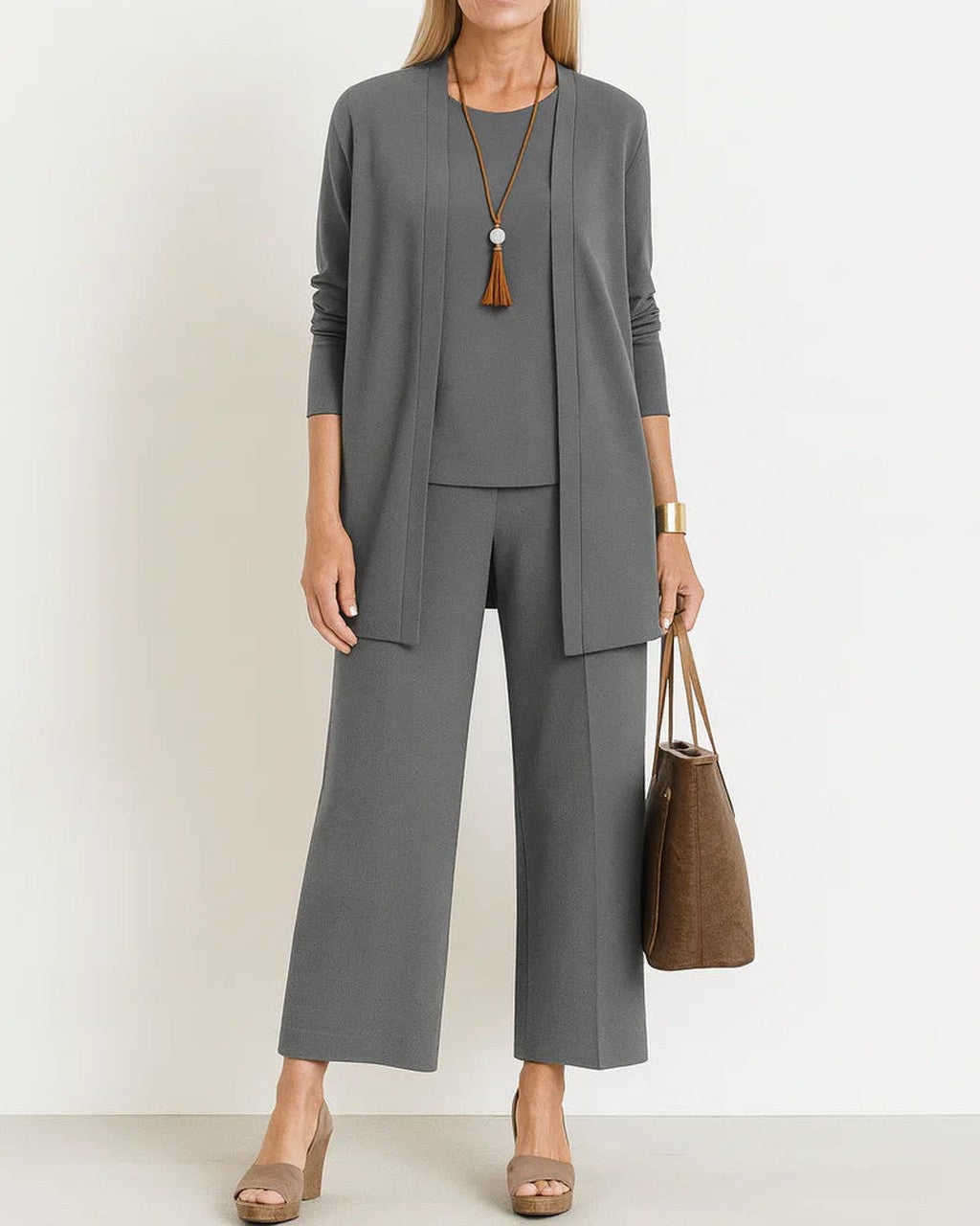 Completo Tre Pezzi con Cardigan Aperto