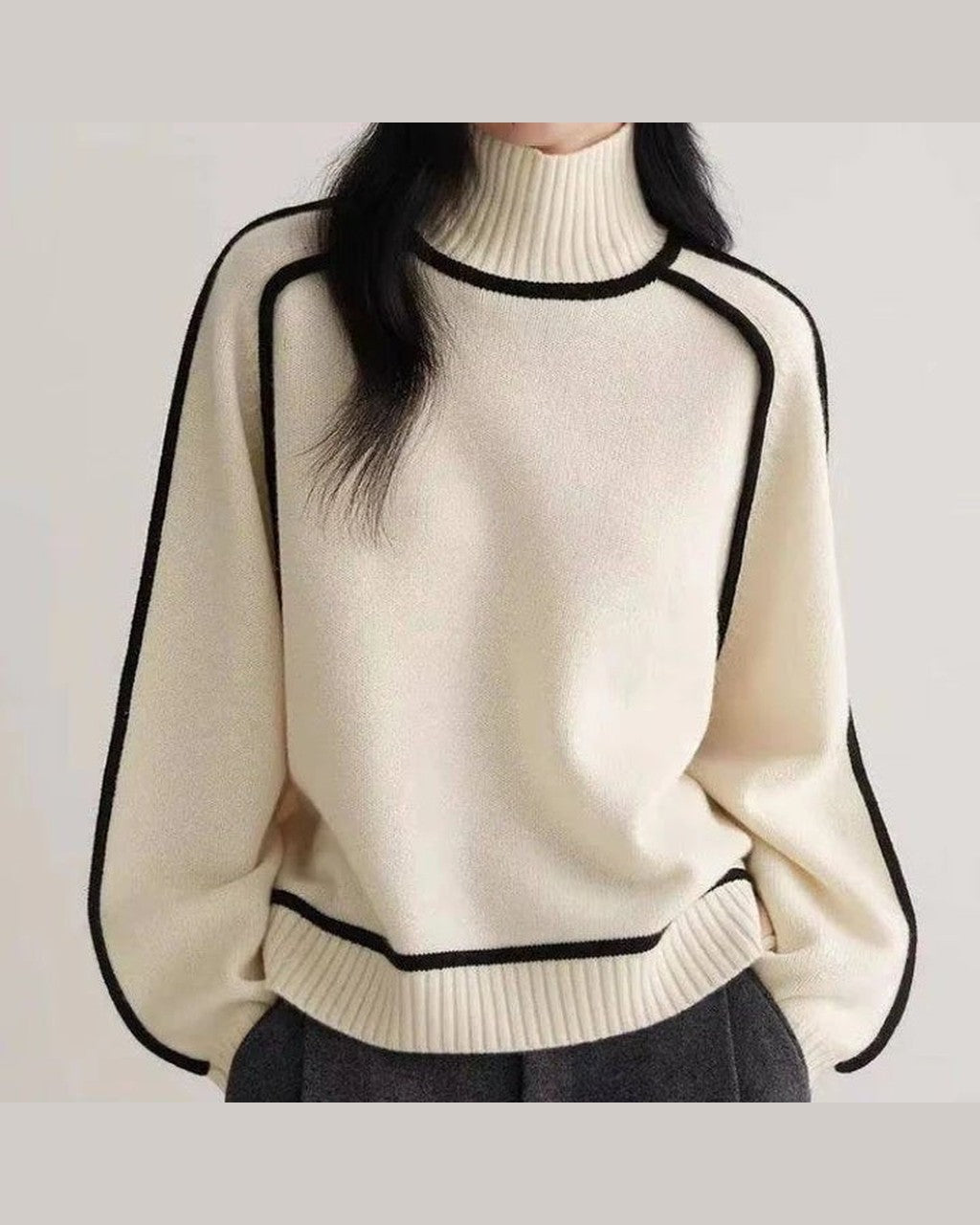 Maglione con Profili Grafici