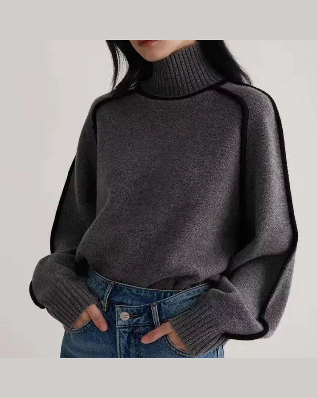Maglione con Profili Grafici