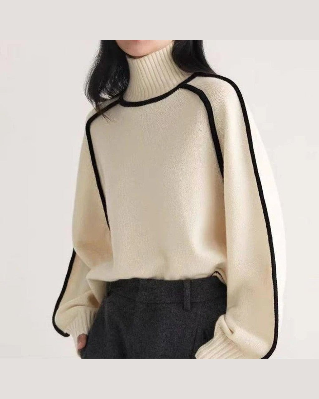 Maglione con Profili Grafici