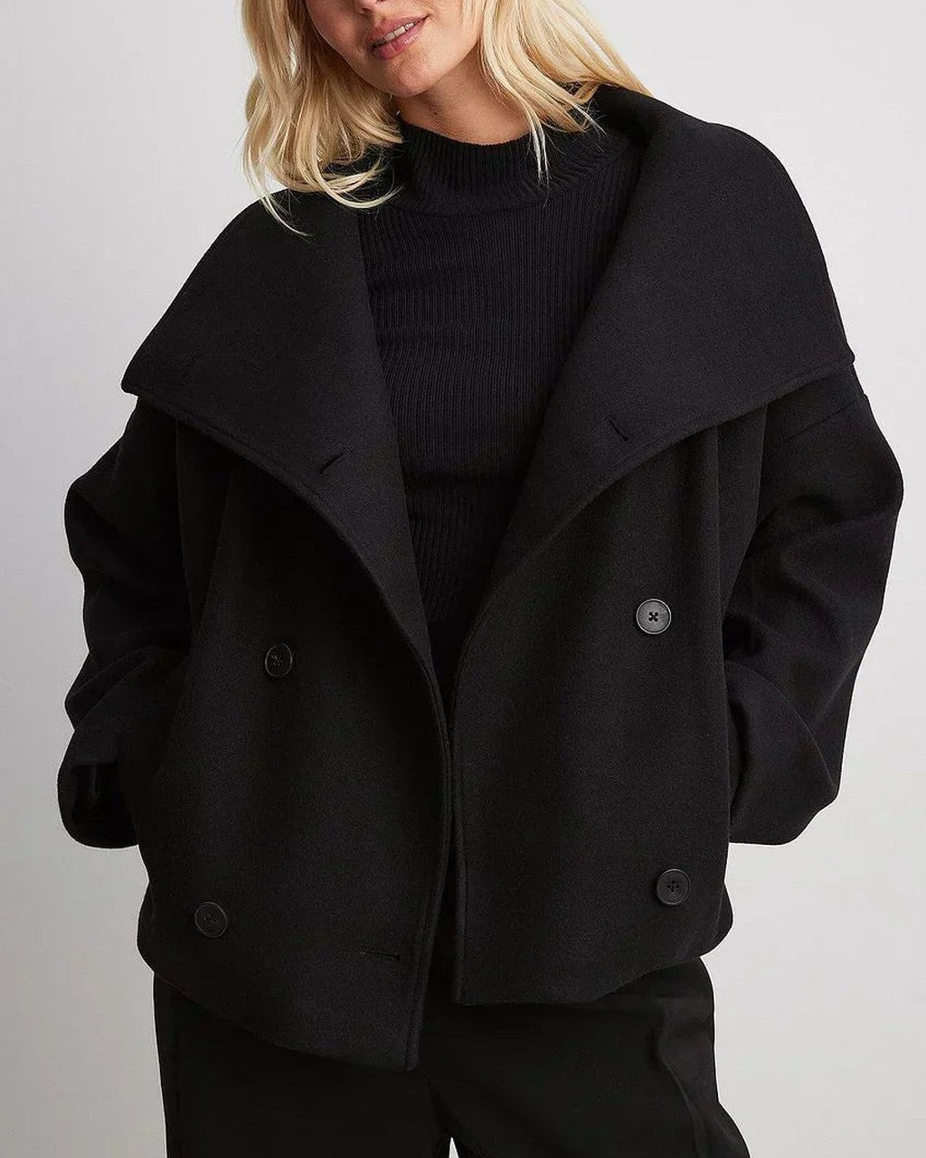 Cappotto Strutturato con Collo Ampio