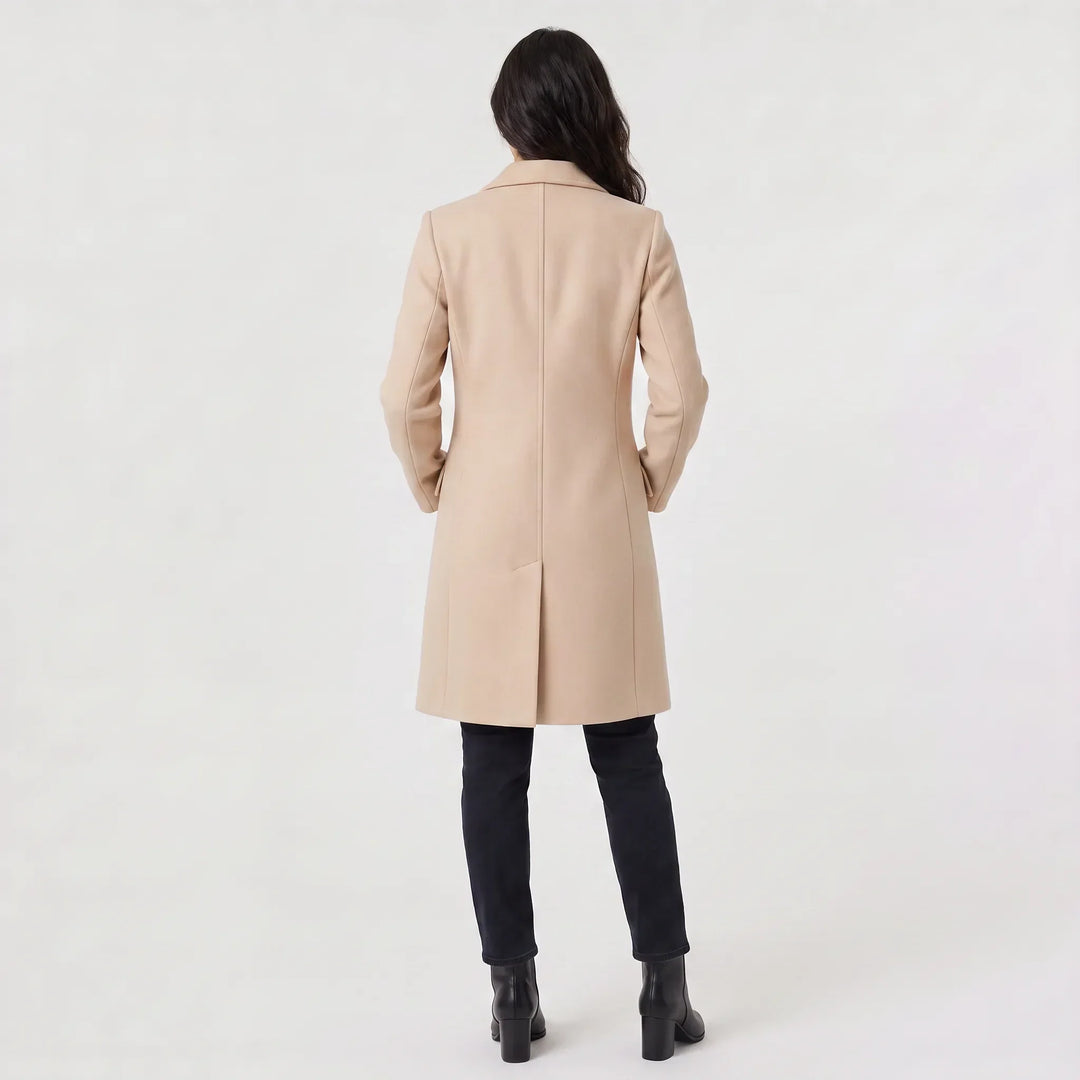 Cappotto Dritto dal Taglio Pulito