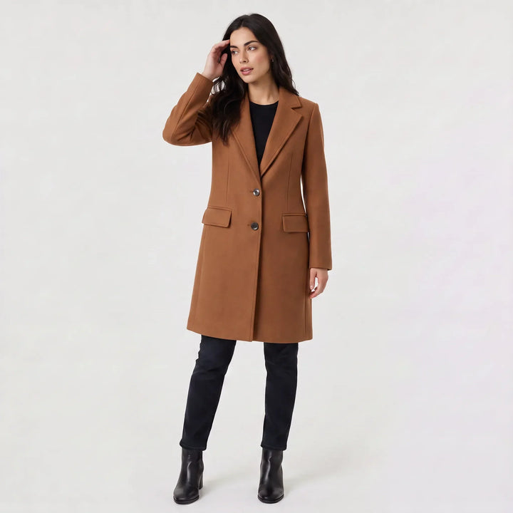 Cappotto Dritto dal Taglio Pulito