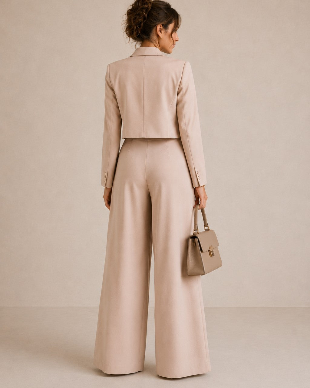 Completo con Blazer Corto e Pantalone